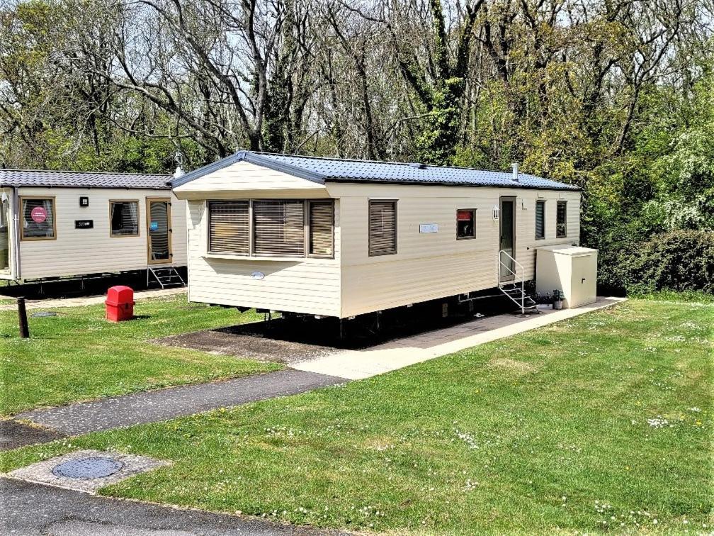 "Trinity" At Whitecliff Bay Isle Of Wight- Yarborough View 4 Hotel Bembridge Exterior photo